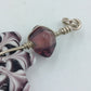 Handgefertigter Glas Anhänger – Lampwork Blüte in Lila Weiß mit Silberdraht