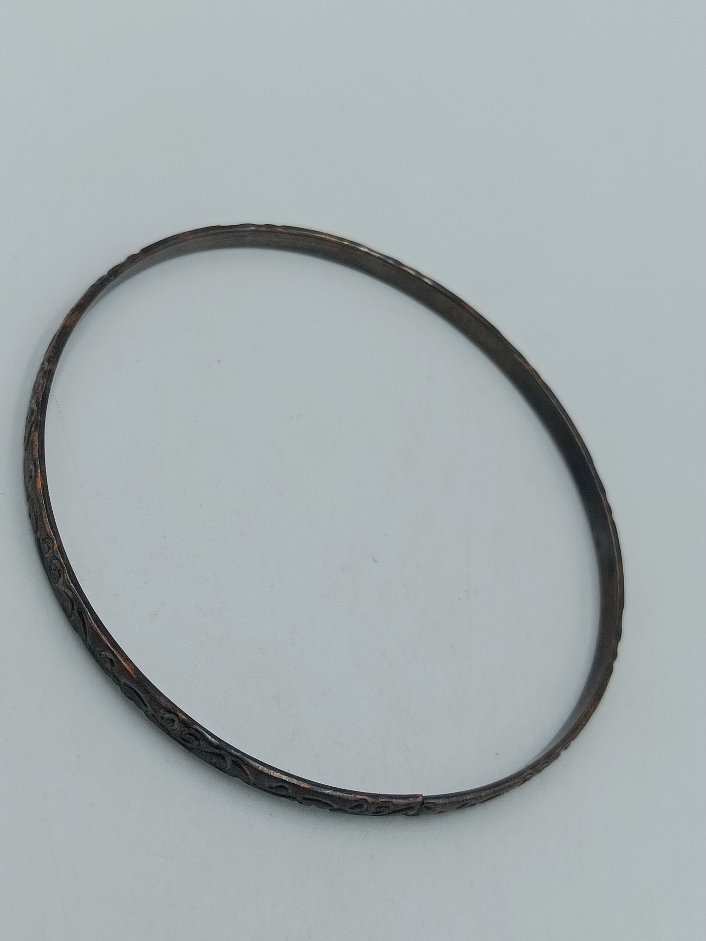Vintage Armreif – Schlichter Metall Bangle mit Ornamentmuster