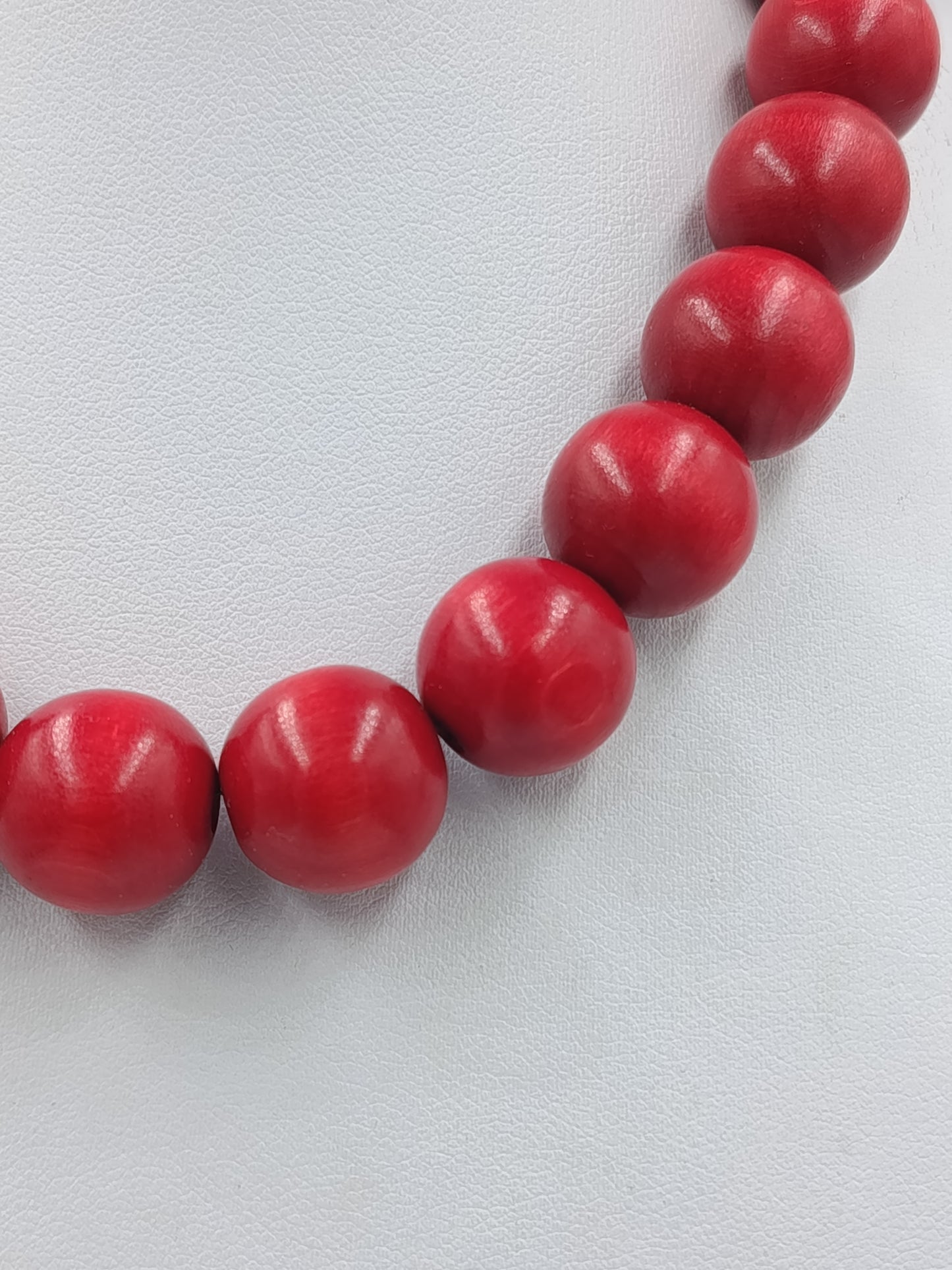 Statement Kette Rot – Große Perlenkette auffällig modern