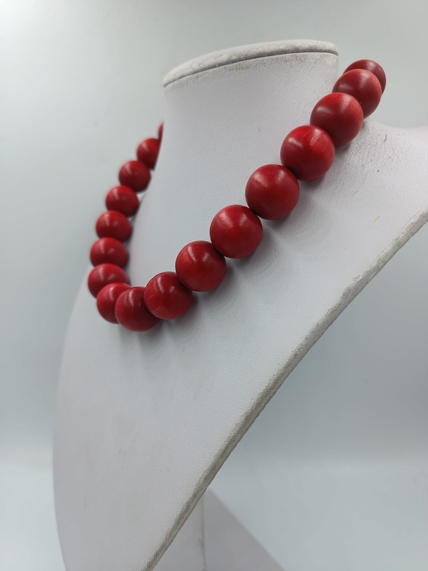 Statement Kette Rot – Große Perlenkette auffällig modern