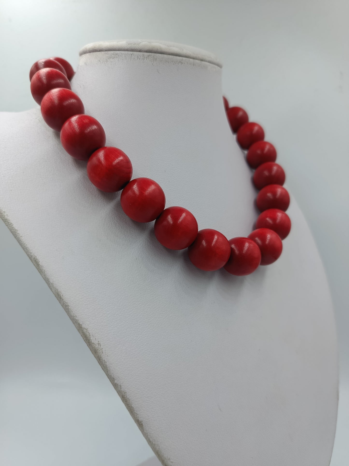 Statement Kette Rot – Große Perlenkette auffällig modern