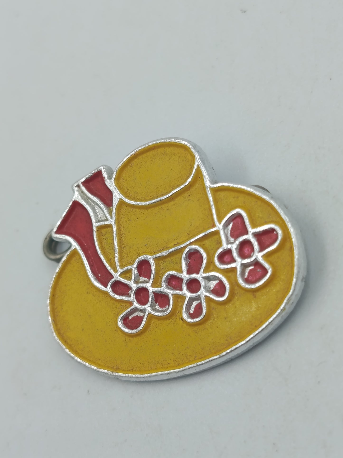 Vintage Brosche Hut mit Blumen – Emaille Anstecknadel Gelb Rot Retro