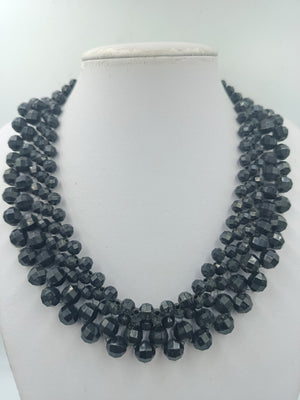 Vintage Statement Kette Schwarz – Facettierte Perlen mit Zierschließe
