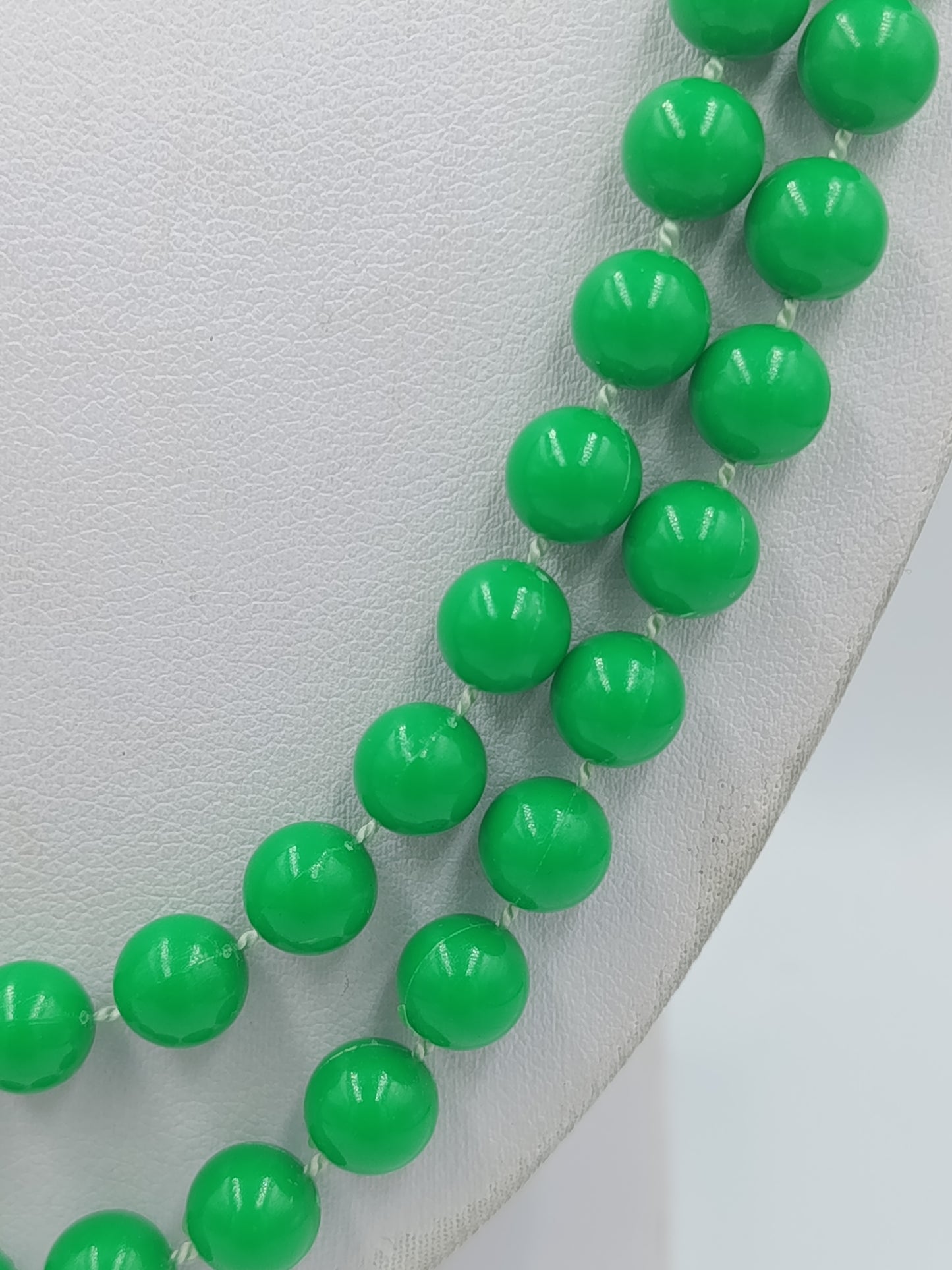 Lange grüne Perlenkette – 120 cm – Rundperlen – Vintage / Retro Style