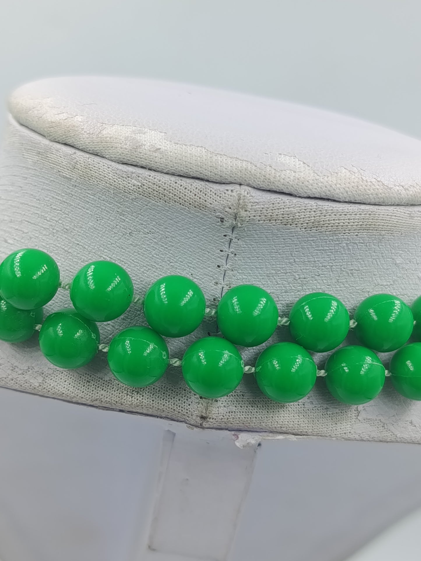 Lange grüne Perlenkette – 120 cm – Rundperlen – Vintage / Retro Style
