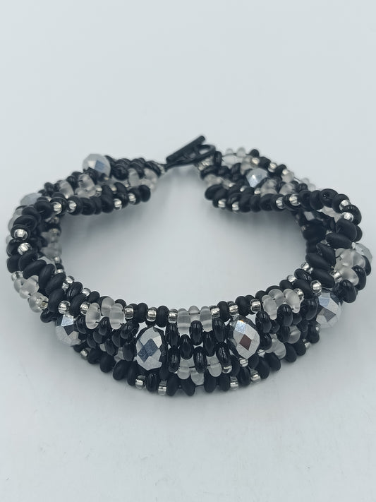 Schwarz-silbernes Perlenarmband – 20,5 cm – mehrreihig – Statement Schmuck