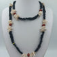 Boho Kette mit Muscheln und schwarzen Scheibenperlen