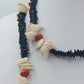 Boho Kette mit Muscheln und schwarzen Scheibenperlen