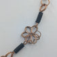 Lange Boho Kette mit Drahtblumen und Kupfer-Optik Handarbeitsstil
