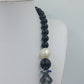 Moderne Statement-Kette in Schwarz, Silber  Grau große Perlenkette