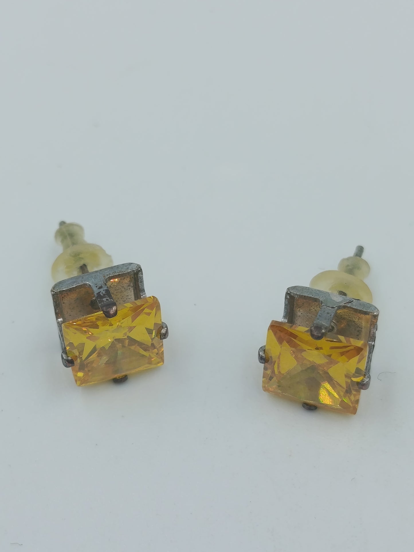 Vintage Ohrstecker mit gelbem Stein – quadratisch – silberfarben