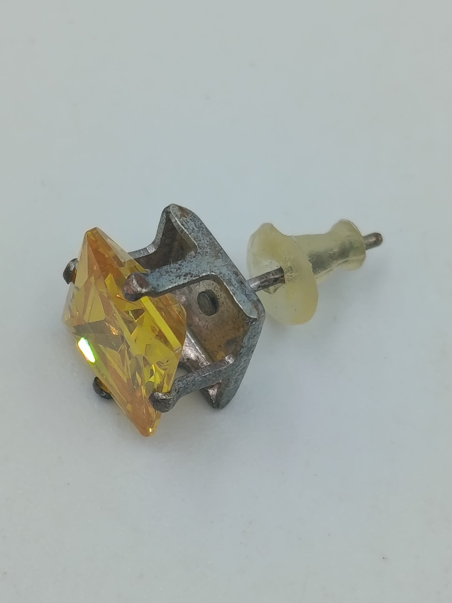 Vintage Ohrstecker mit gelbem Stein – quadratisch – silberfarben