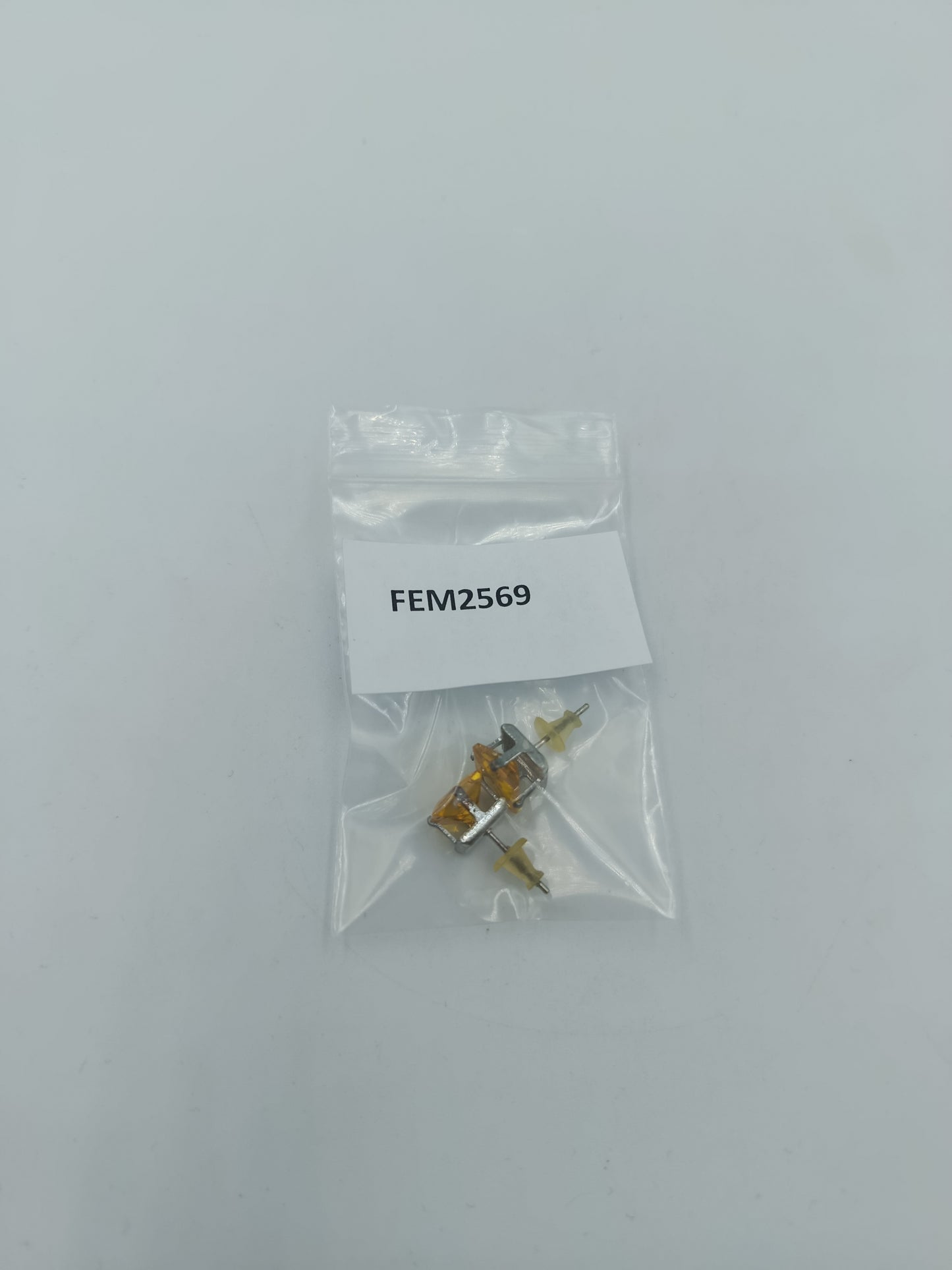 Vintage Ohrstecker mit gelbem Stein – quadratisch – silberfarben