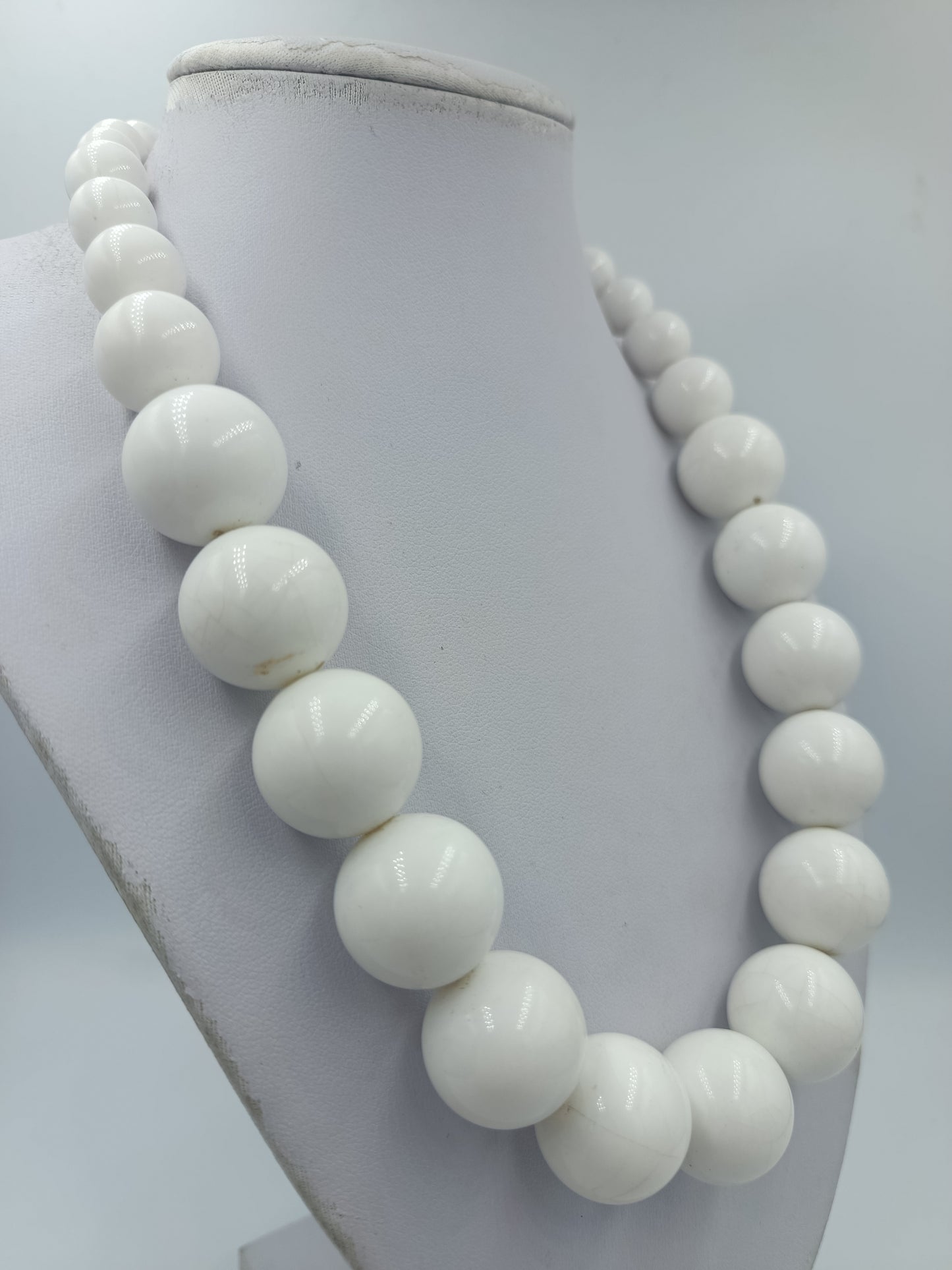 Vintage Perlenkette Weiß – große Kugelperlen – klassisch elegant – 49 cm