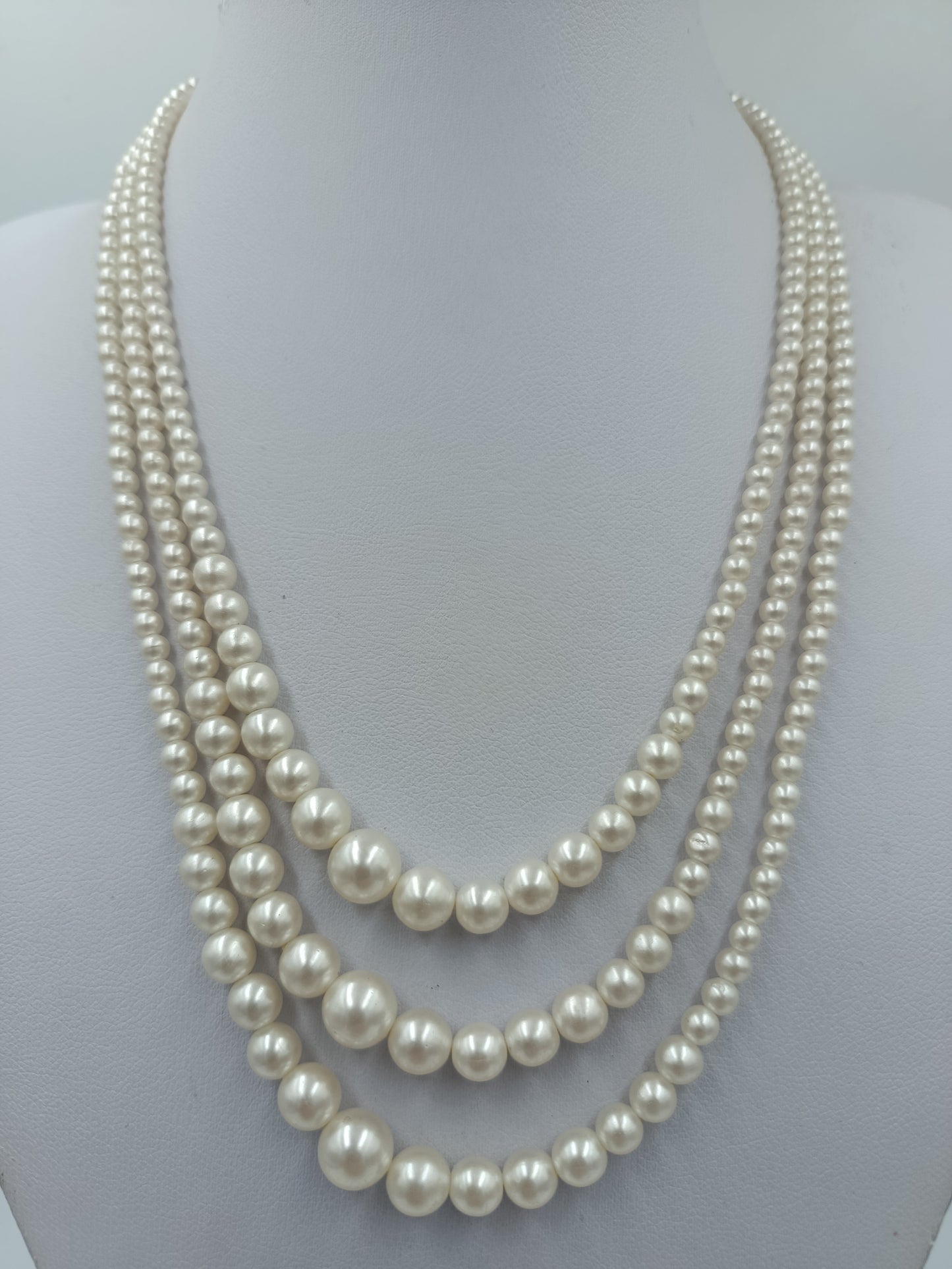 Vintage mehrreihige Perlenkette – 3-reihig – klassische Eleganz – cremeweiß