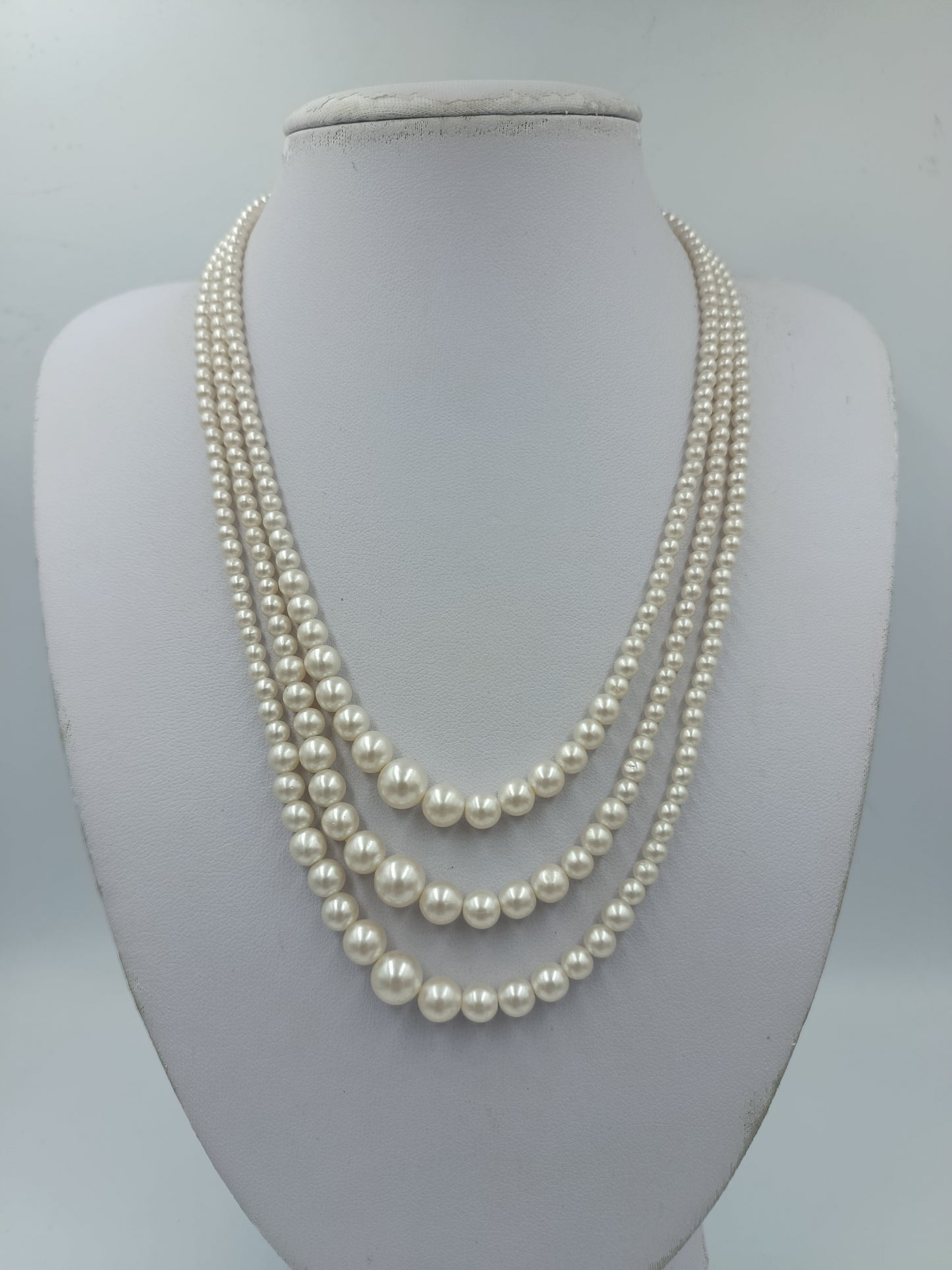 Vintage mehrreihige Perlenkette – 3-reihig – klassische Eleganz – cremeweiß