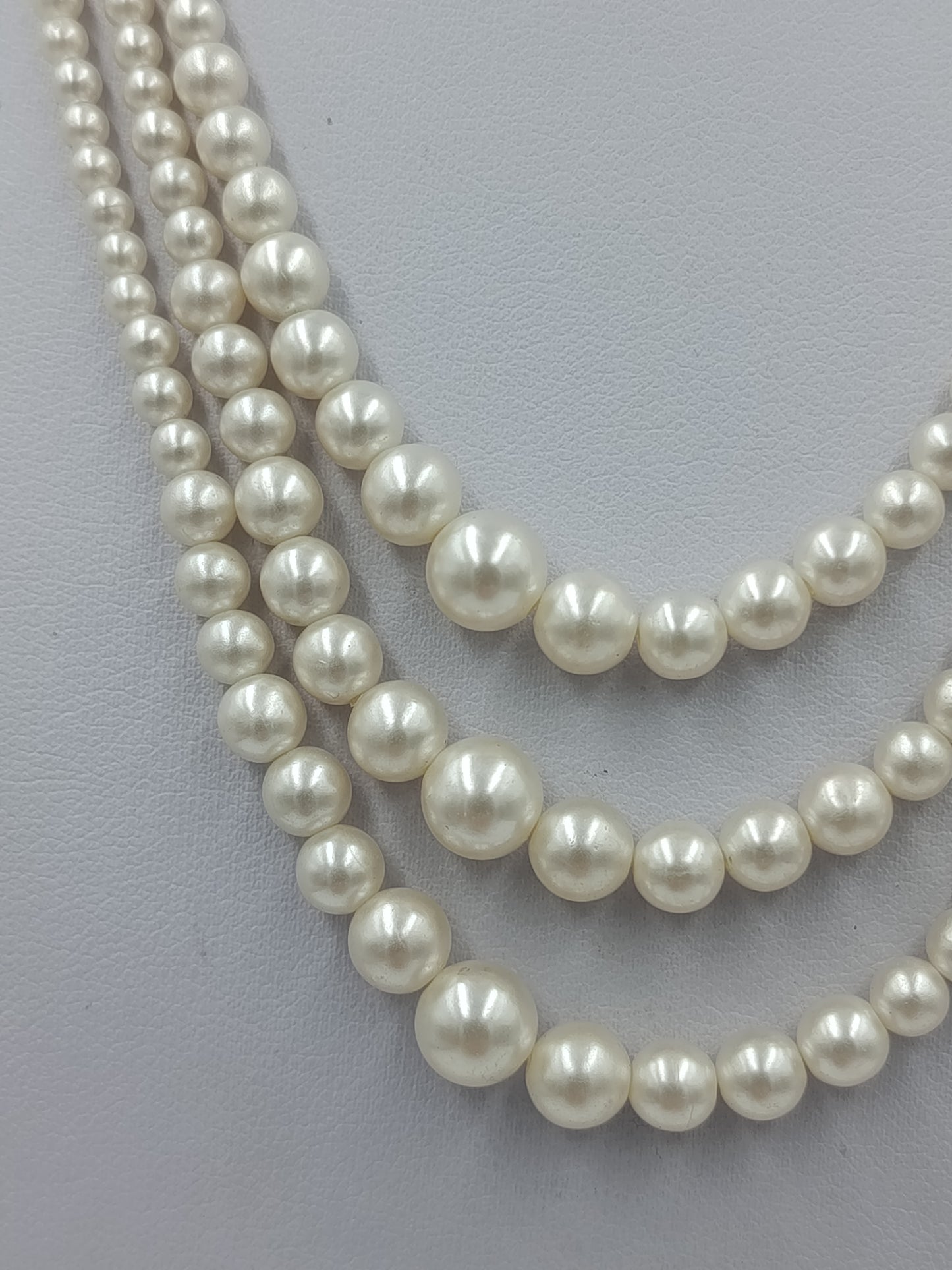 Vintage mehrreihige Perlenkette – 3-reihig – klassische Eleganz – cremeweiß