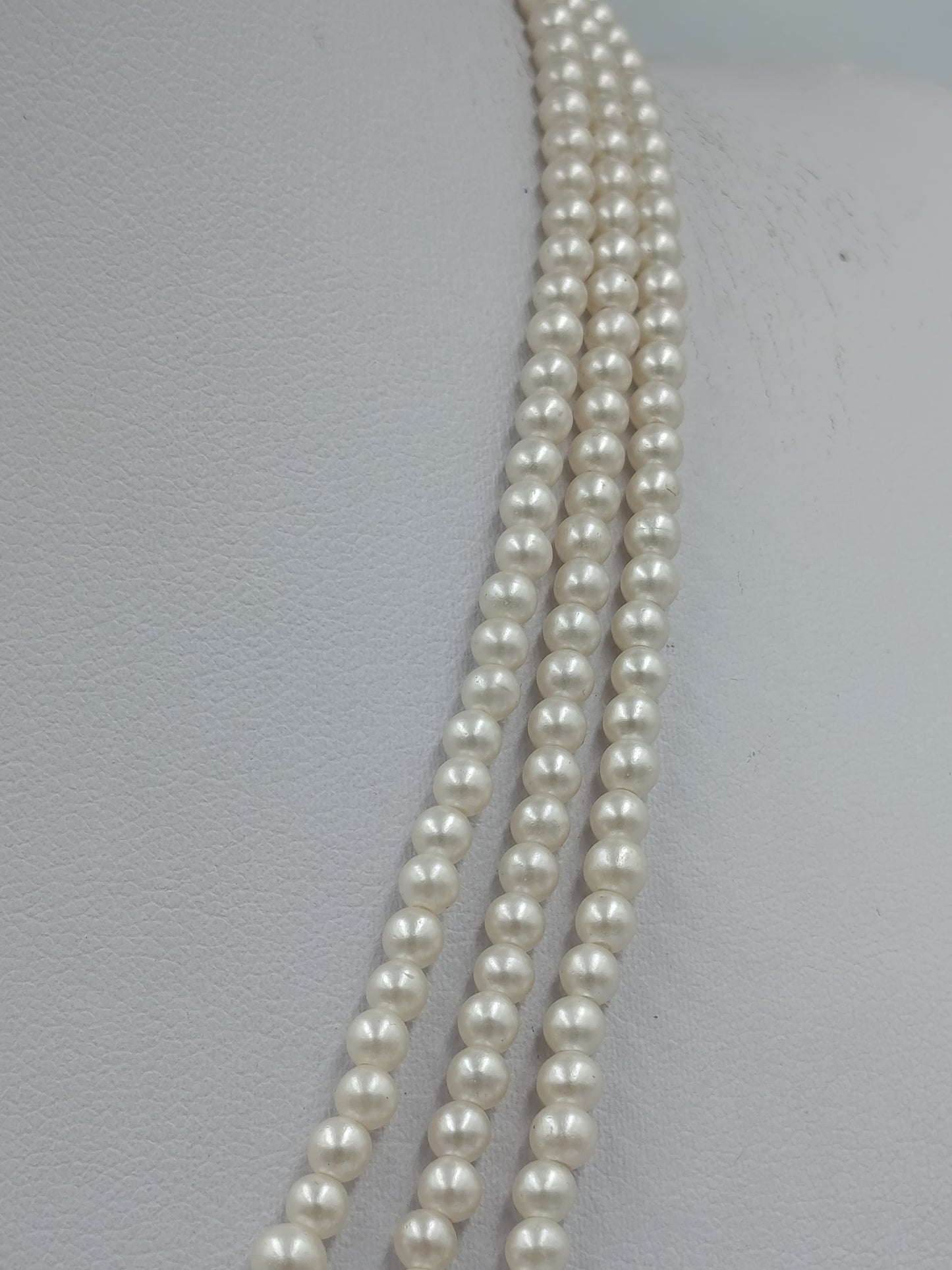 Vintage mehrreihige Perlenkette – 3-reihig – klassische Eleganz – cremeweiß