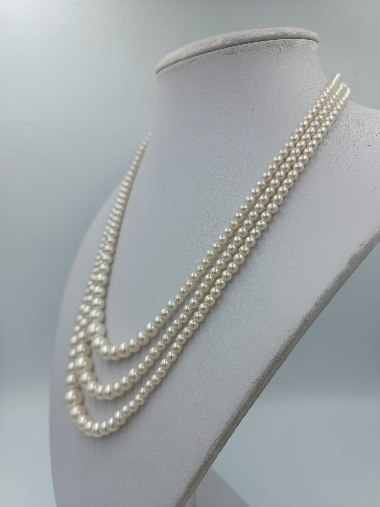 Vintage mehrreihige Perlenkette – 3-reihig – klassische Eleganz – cremeweiß