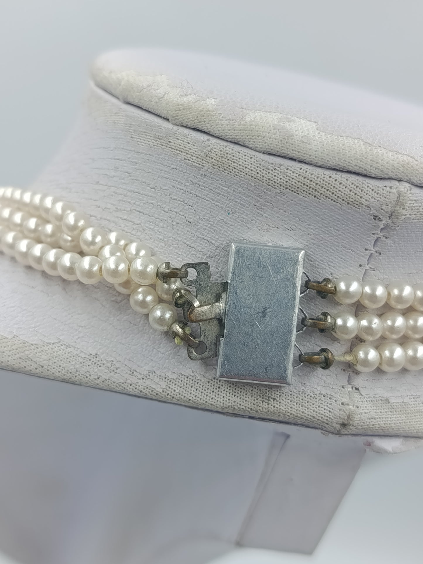 Vintage mehrreihige Perlenkette – 3-reihig – klassische Eleganz – cremeweiß