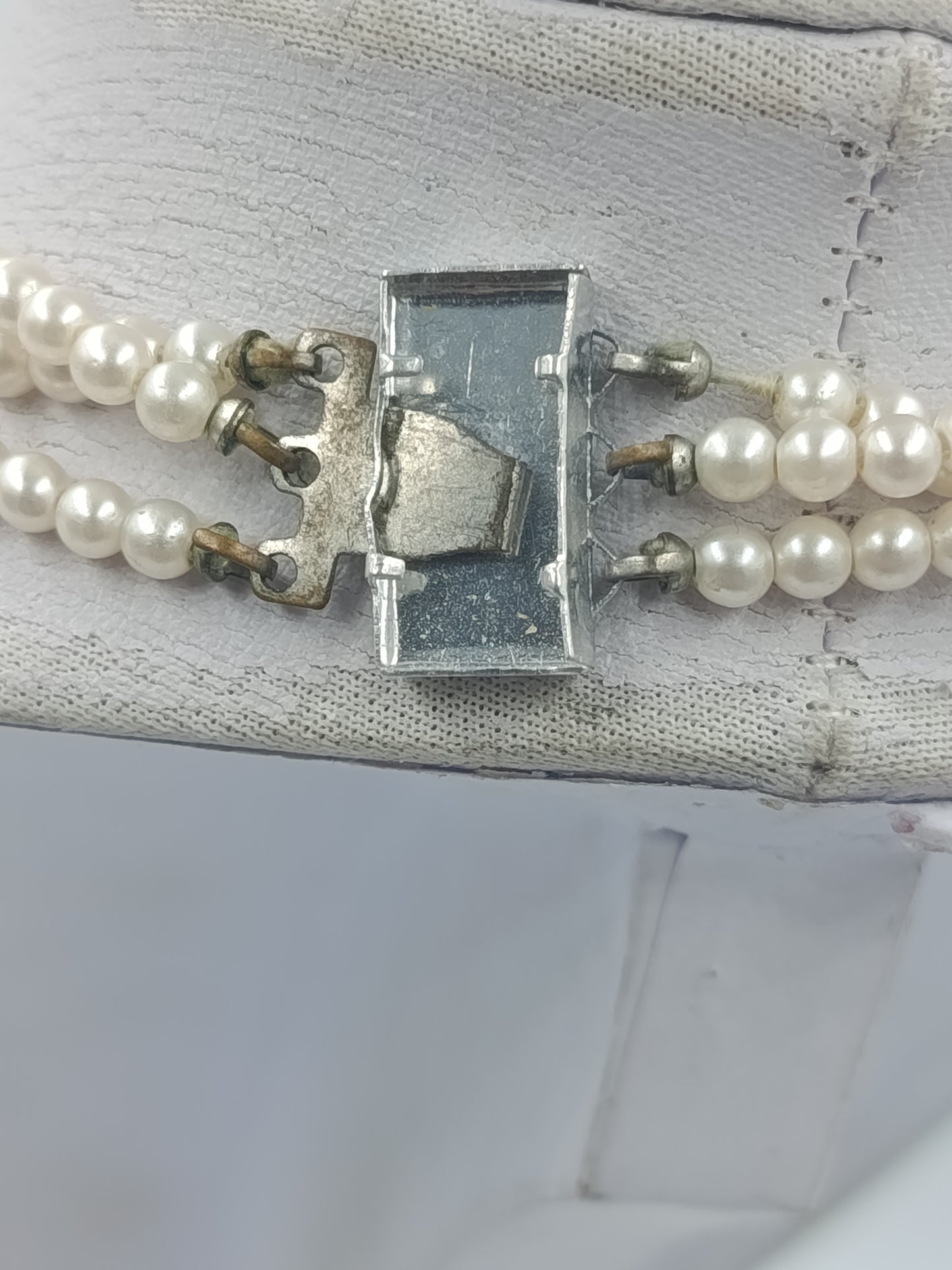 Vintage mehrreihige Perlenkette – 3-reihig – klassische Eleganz – cremeweiß