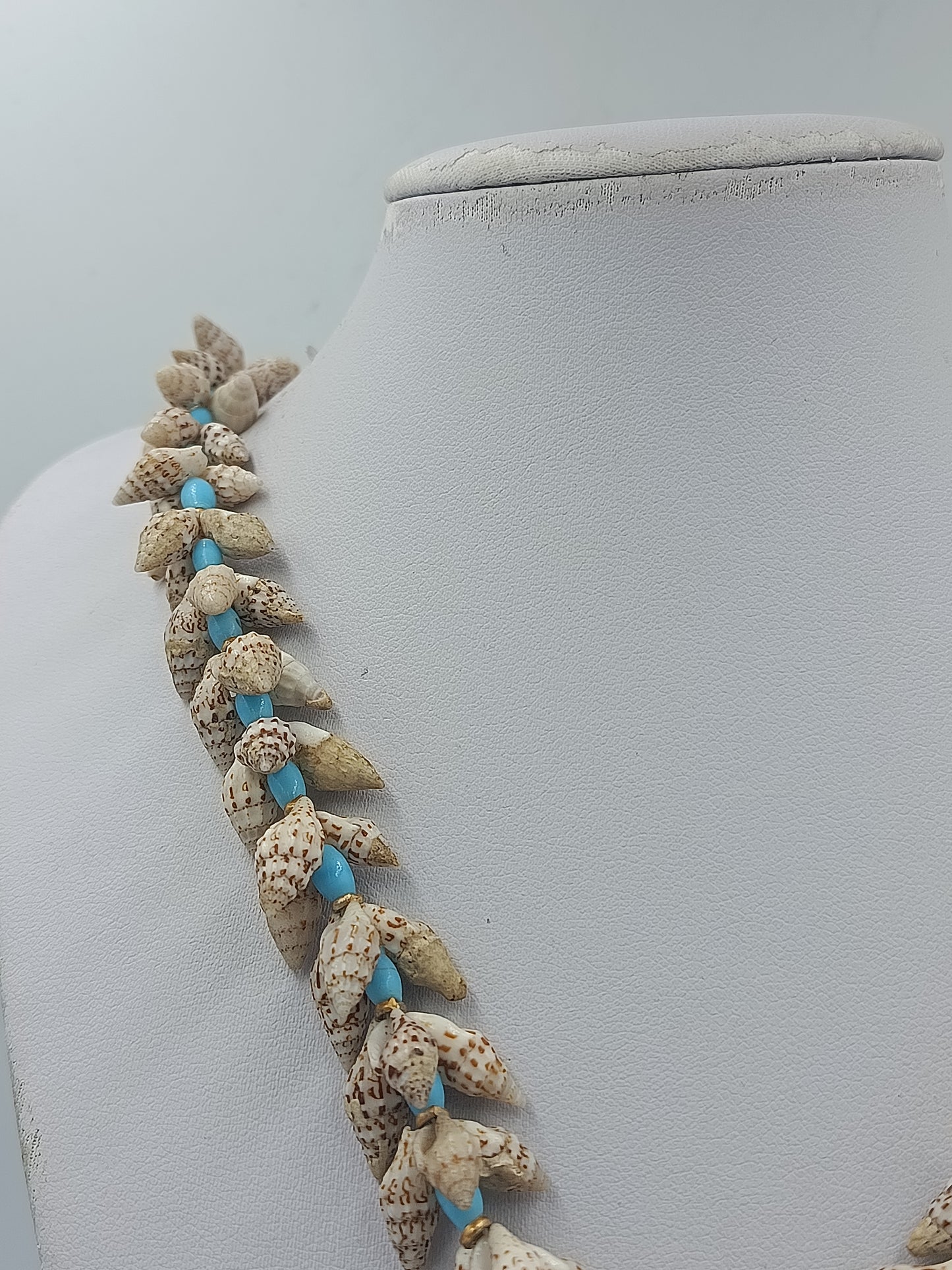 Vintage Muschelkette mit türkisfarbenen Perlen – Boho