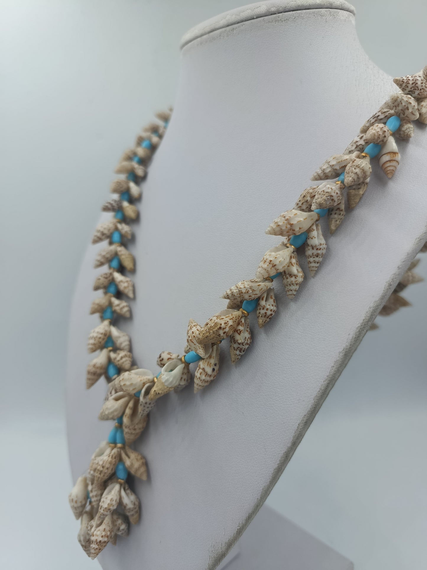 Vintage Muschelkette mit türkisfarbenen Perlen – Boho