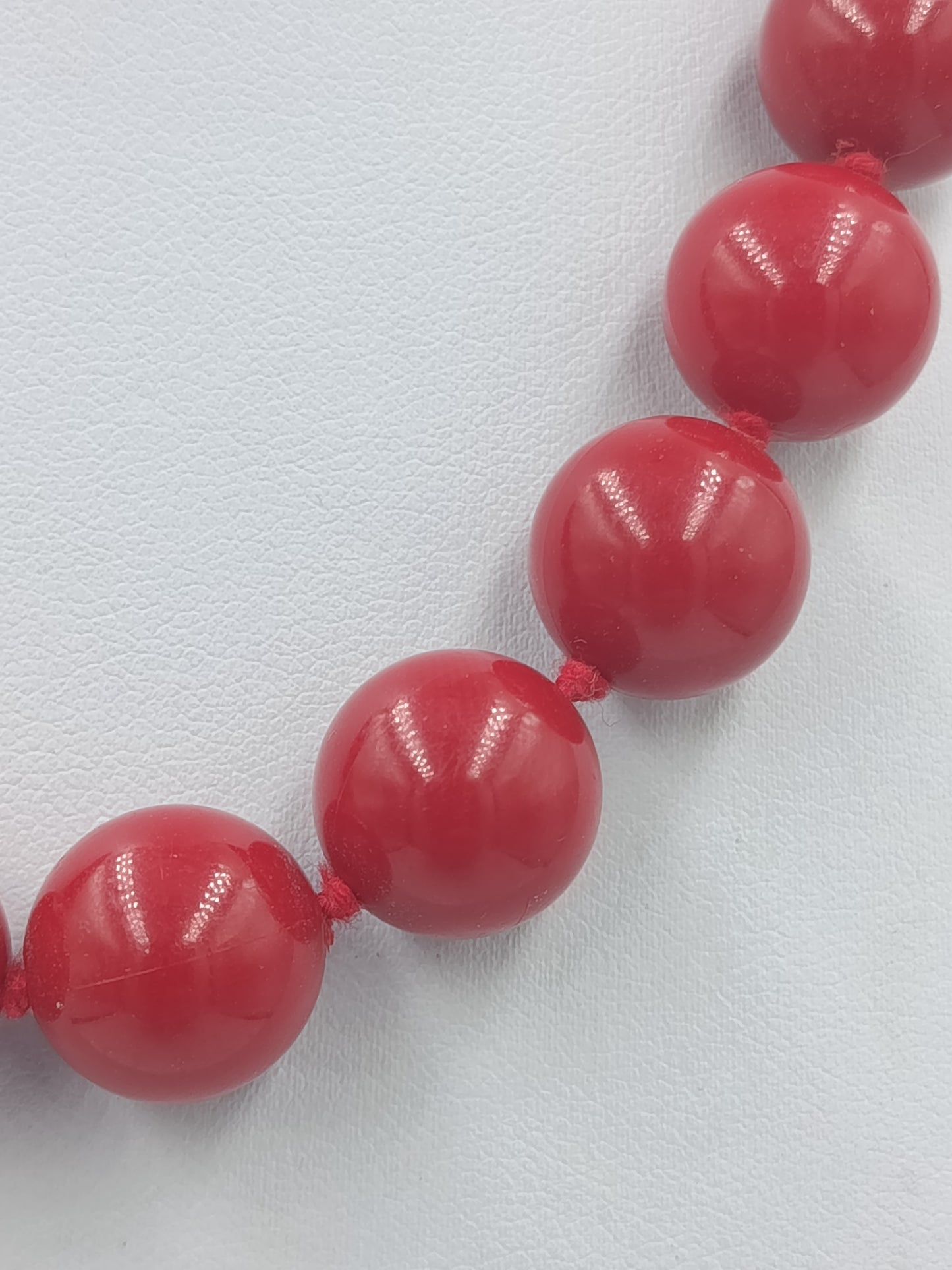 Vintage Statement Kette Rot – große Kugelperlen mit Verlängerung