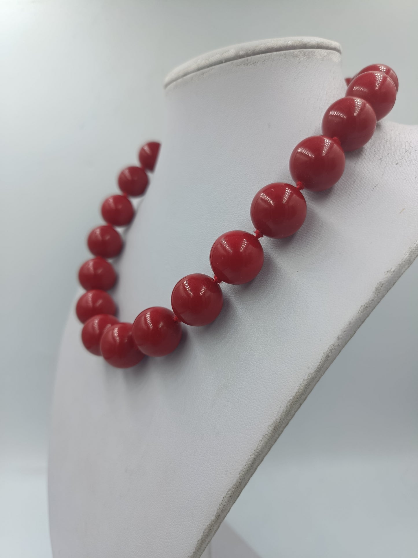 Vintage Statement Kette Rot – große Kugelperlen mit Verlängerung