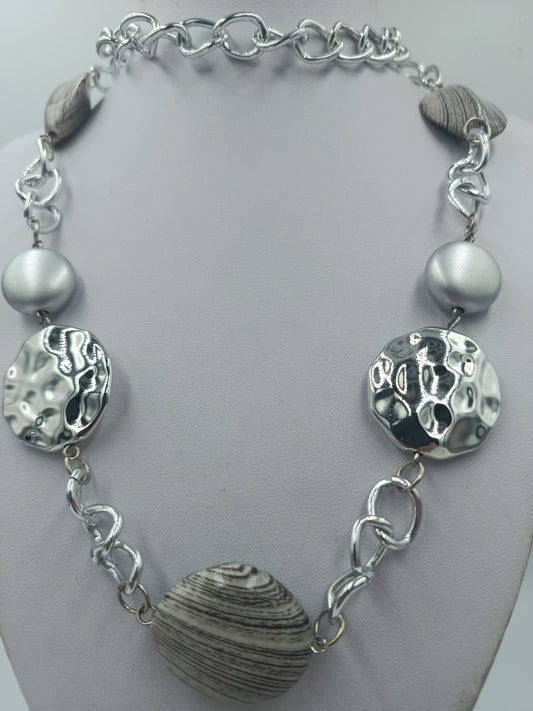 Statement Kette Silberfarben mit Perlen  Scheiben – 78 cm