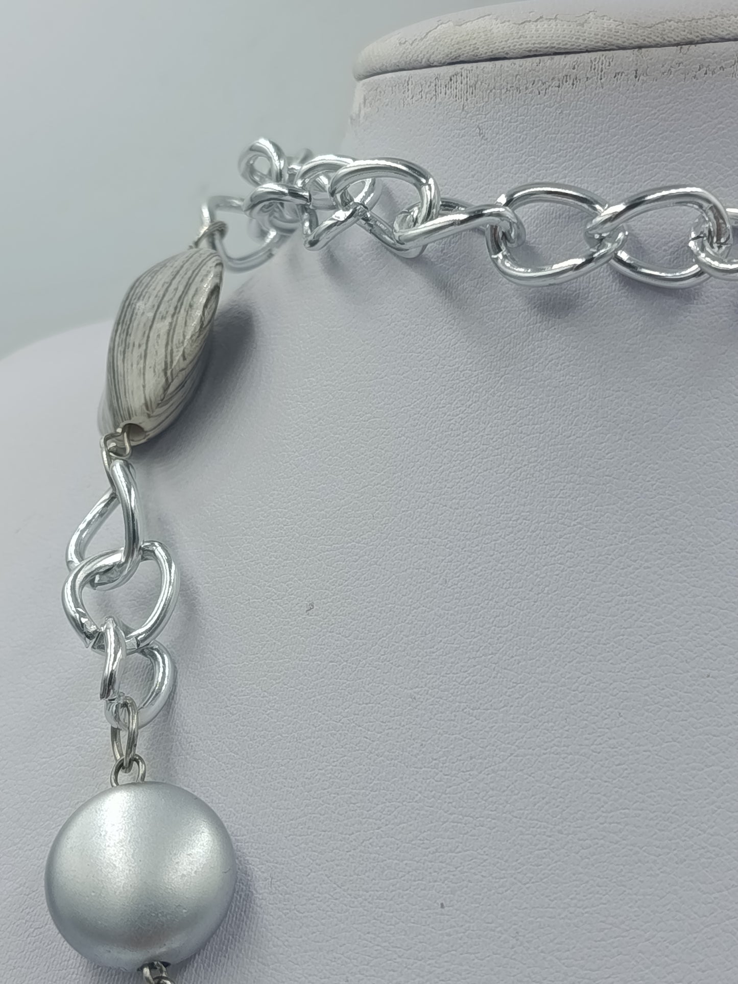 Statement Kette Silberfarben mit Perlen  Scheiben – 78 cm