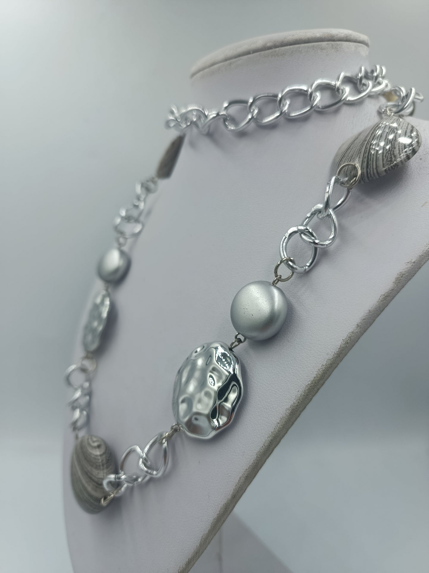 Statement Kette Silberfarben mit Perlen  Scheiben – 78 cm