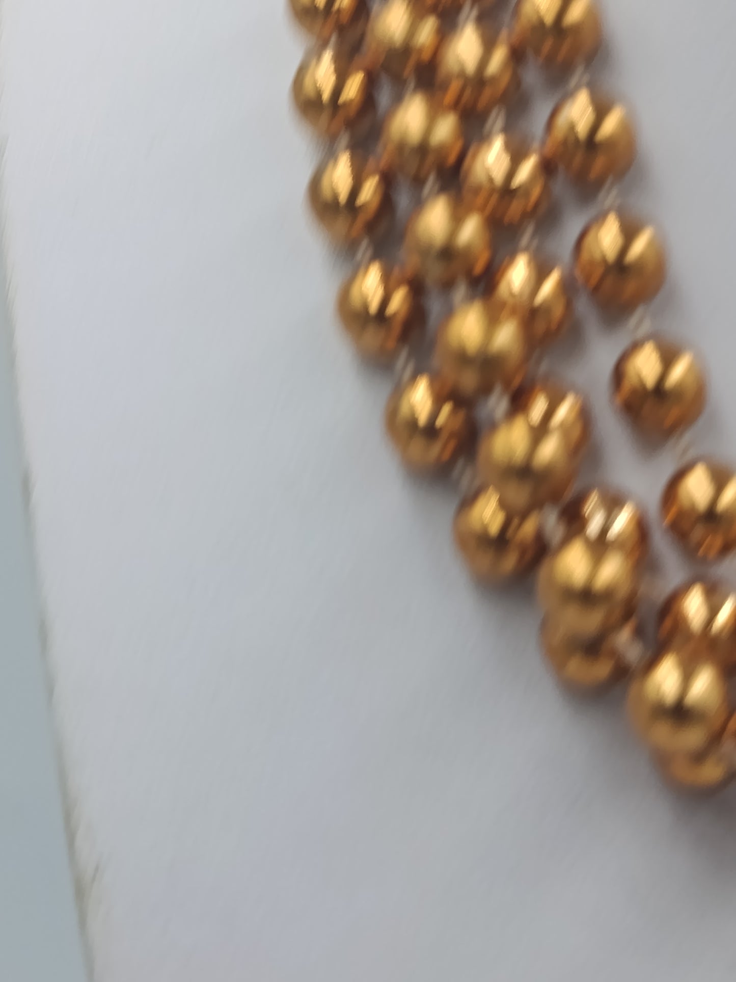 Mehrreihige Perlenkette Goldfarben – 148 cm – Lagenlook