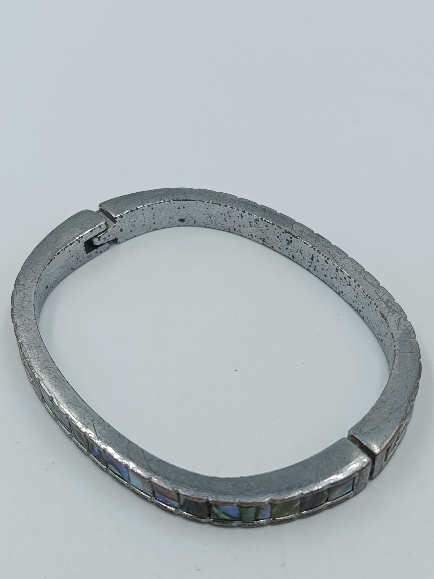 Armreif Silberfarben mit schimmernden Einlagen –  ca. 7 cm