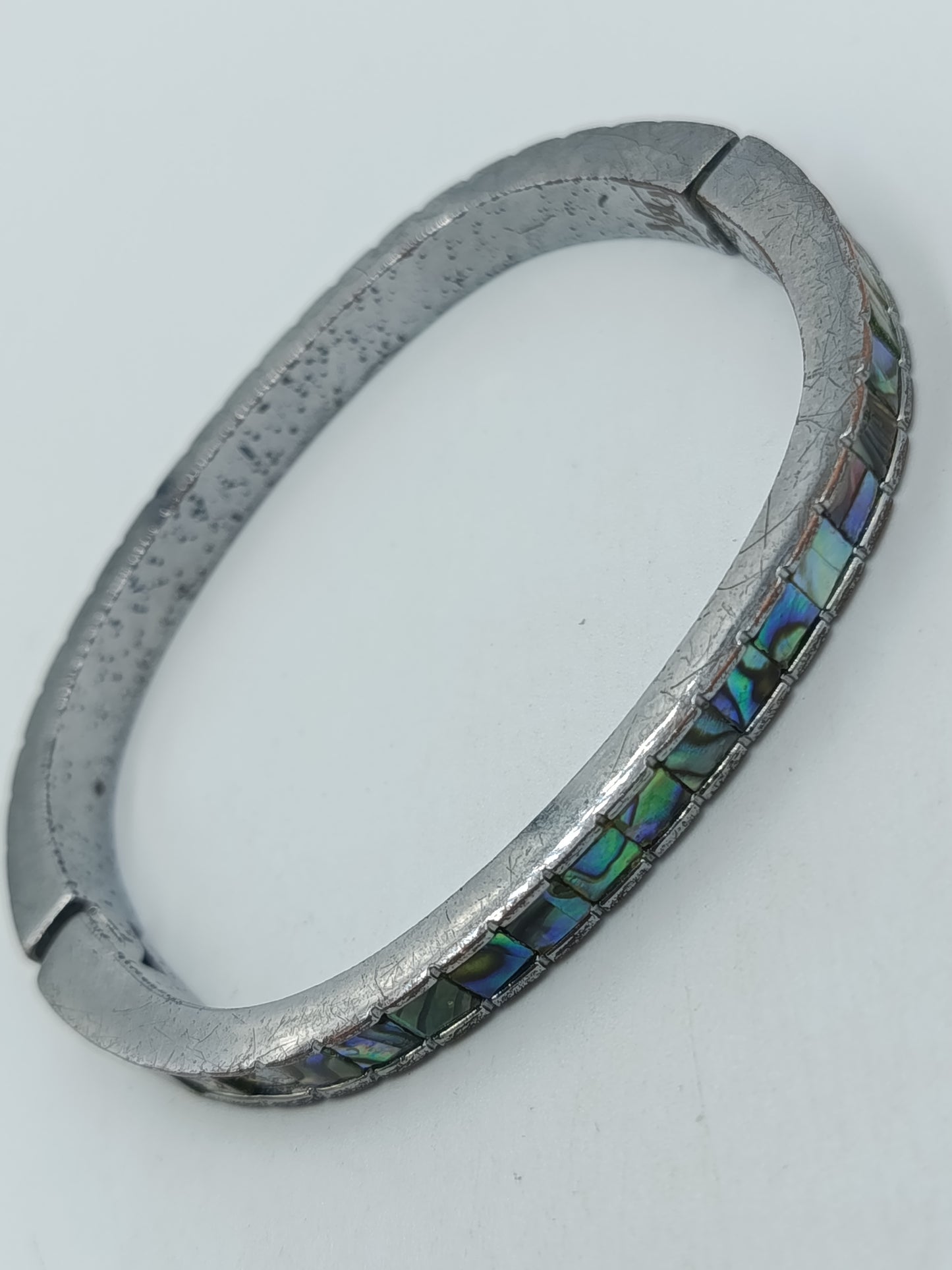 Armreif Silberfarben mit schimmernden Einlagen –  ca. 7 cm