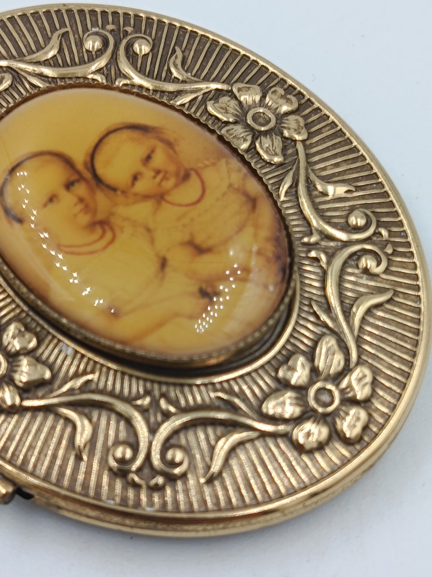 Antiker Medaillon Anhänger – Foto-Medaillon mit floralem Dekor, ca. 5 cm