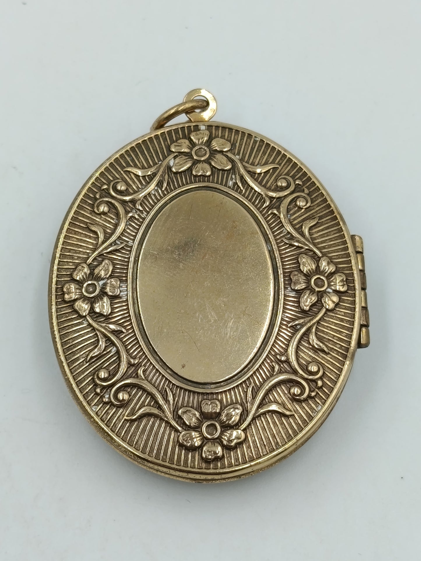 Antiker Medaillon Anhänger – Foto-Medaillon mit floralem Dekor, ca. 5 cm