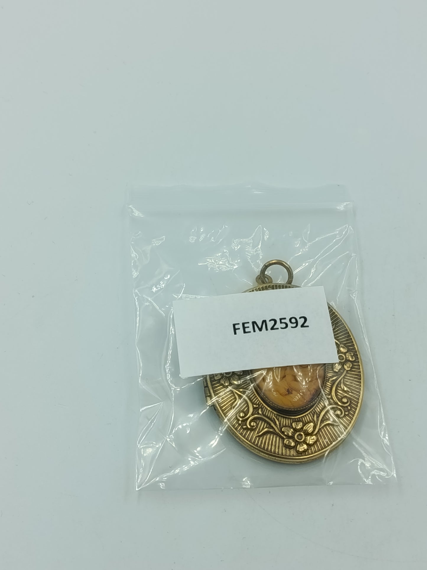Antiker Medaillon Anhänger – Foto-Medaillon mit floralem Dekor, ca. 5 cm