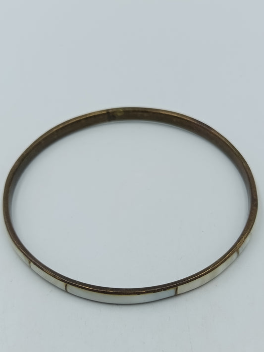 Schmaler Vintage Armreif weiß/goldfarben – minimalistisch, ca. 7 cm