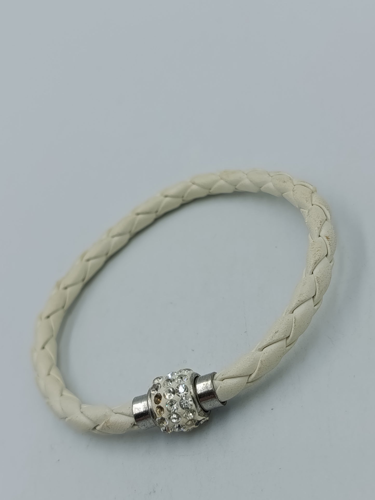 Geflochtenes Armband weiß mit Strass-Element – ca. 20 cm