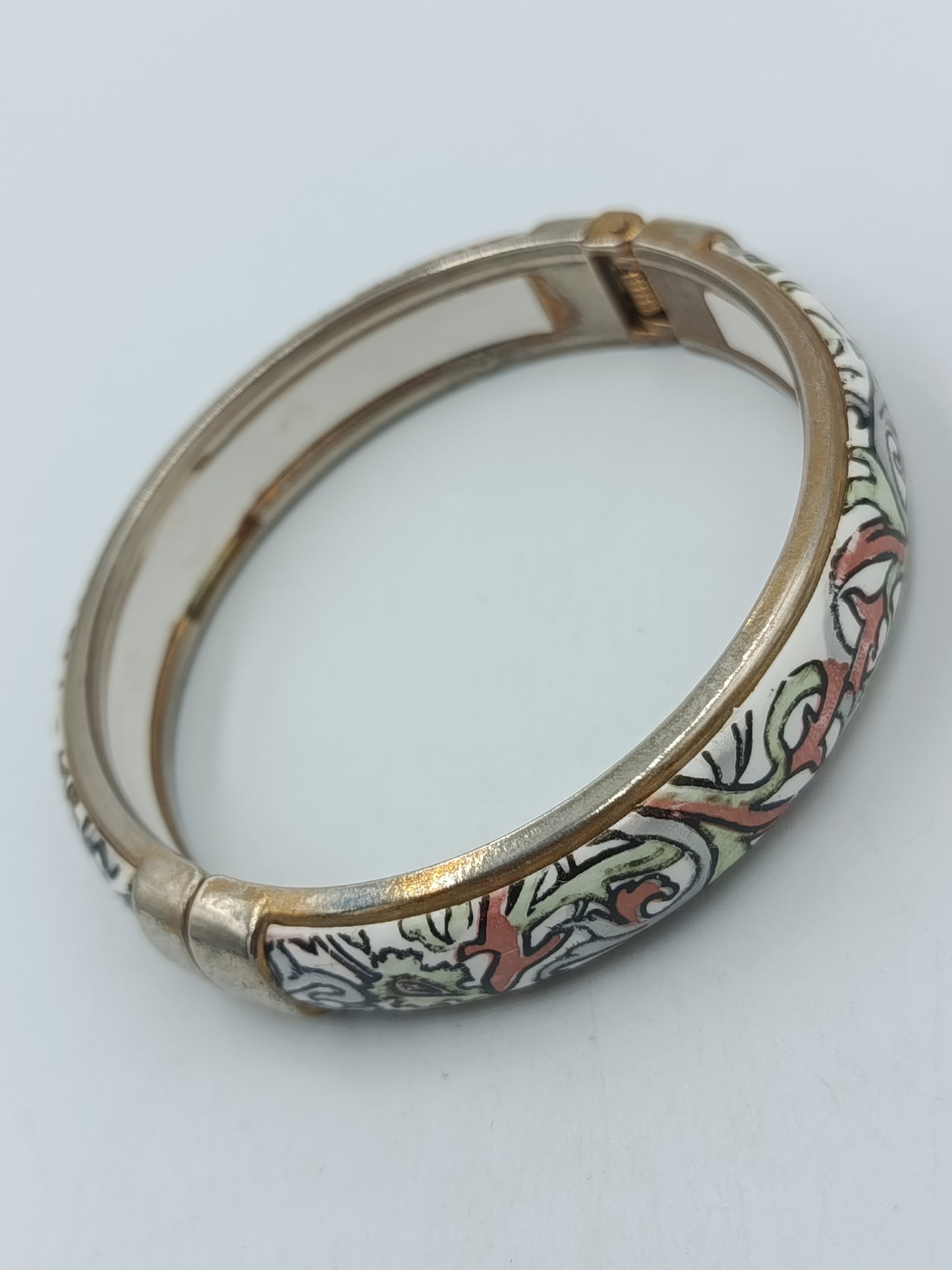 Vintage Armreif mit floralem Muster – Metall Emaille/Harz