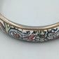 Vintage Armreif mit floralem Muster – Metall Emaille/Harz