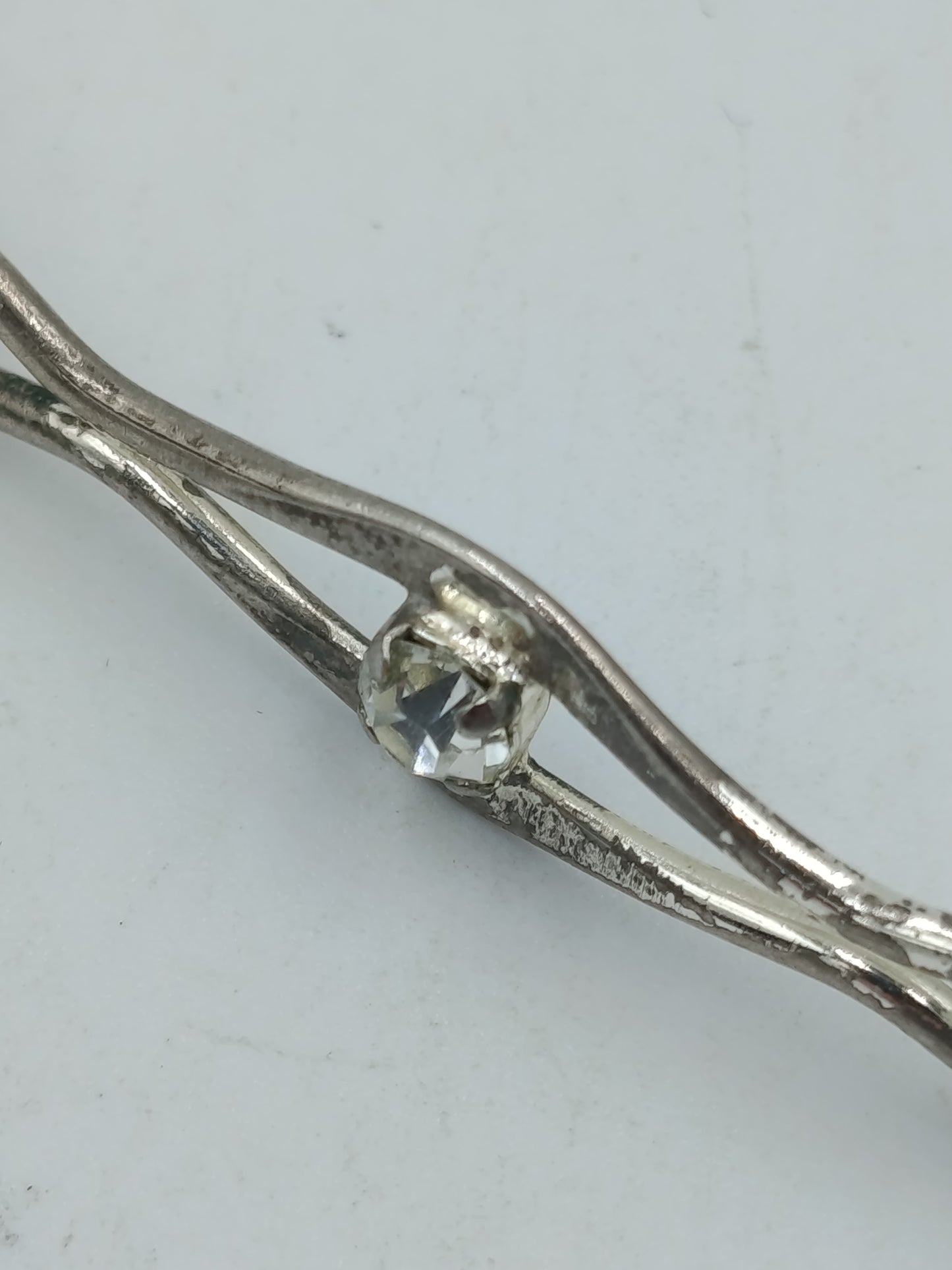 Eleganter Filigraner Armreif silberfarben mit Stein