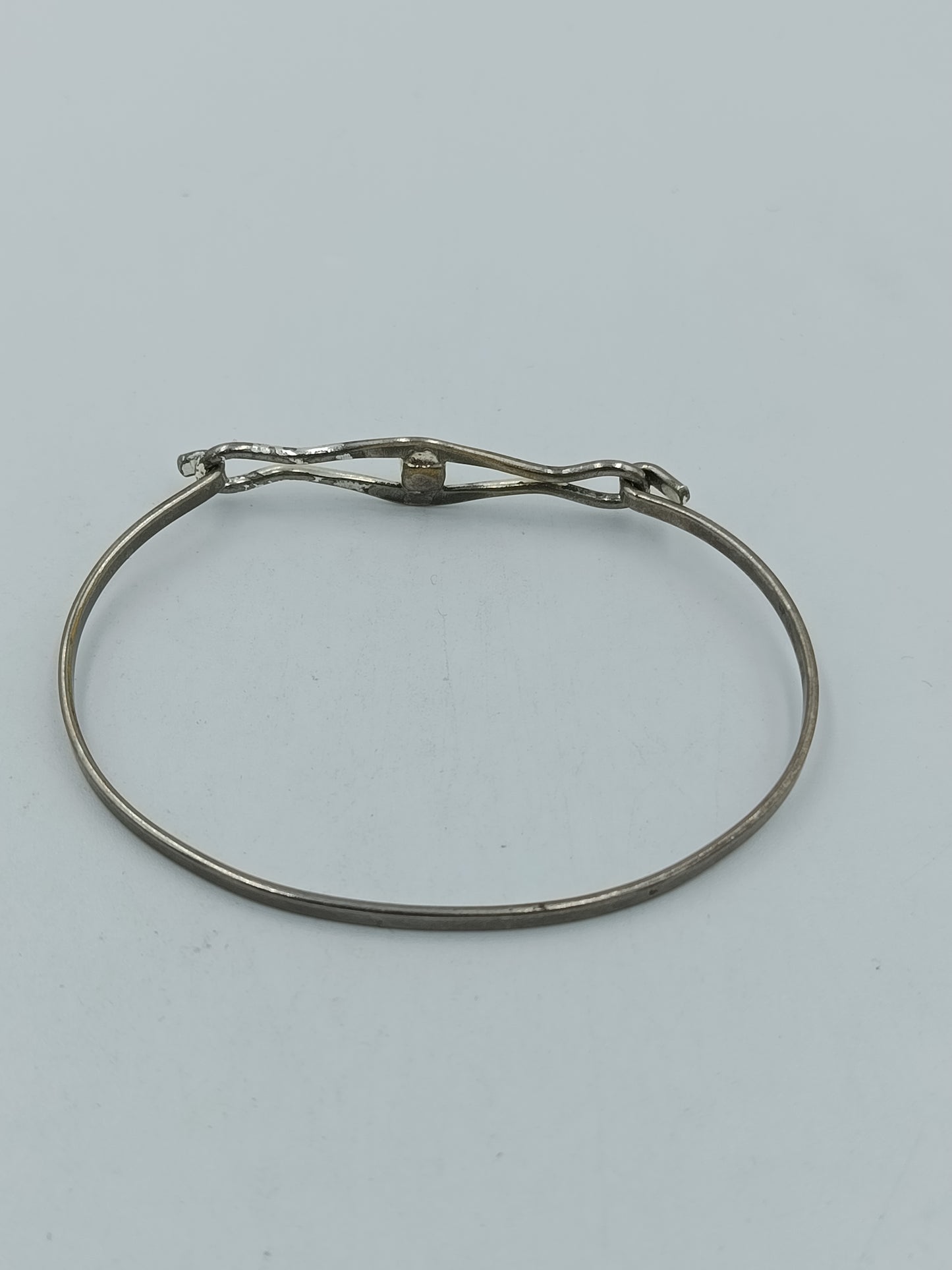 Eleganter Filigraner Armreif silberfarben mit Stein