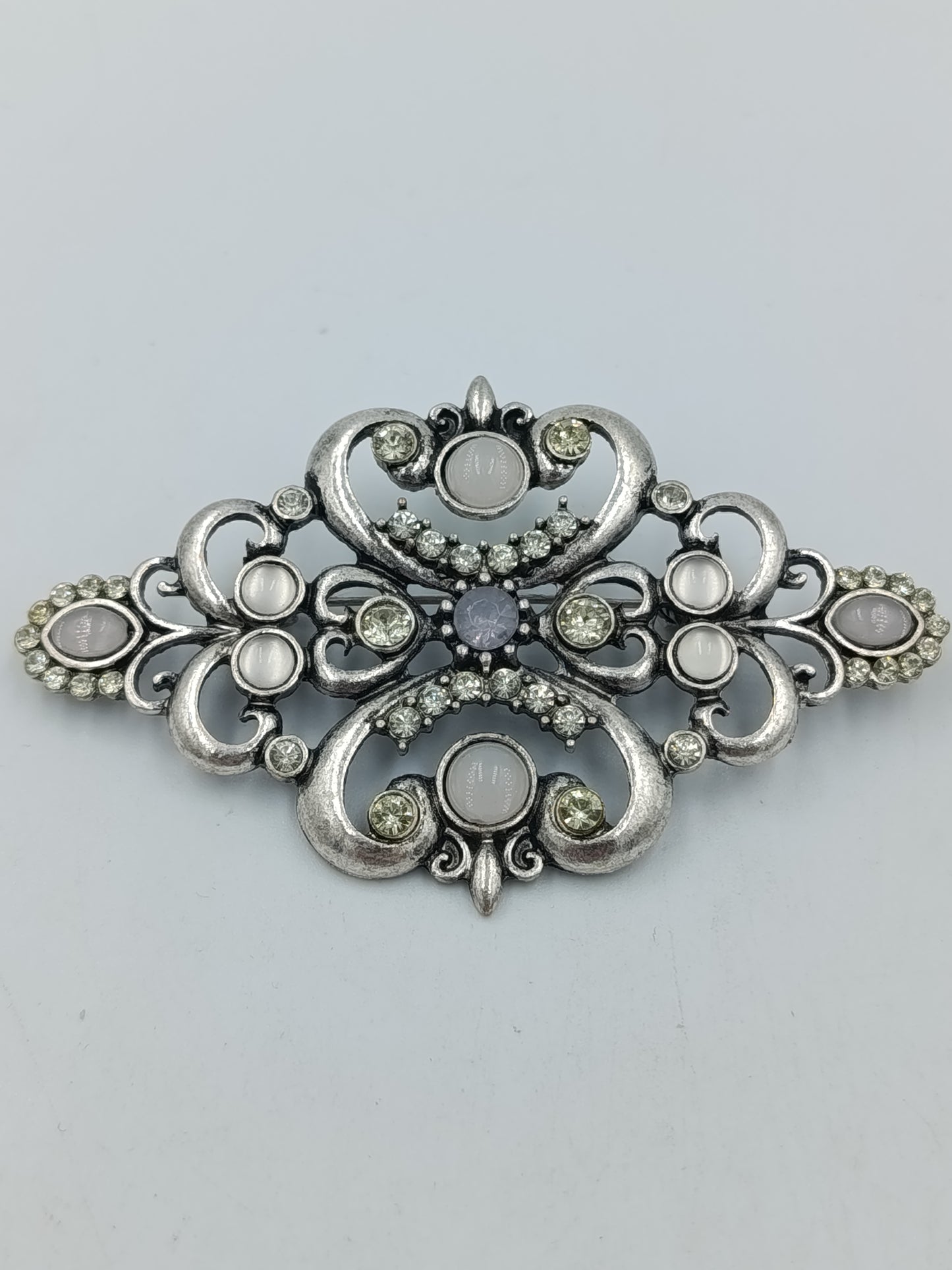 Vintage Brosche im Barockstil mit Strass Cabochons – silberfarben