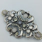 Vintage Brosche im Barockstil mit Strass Cabochons – silberfarben