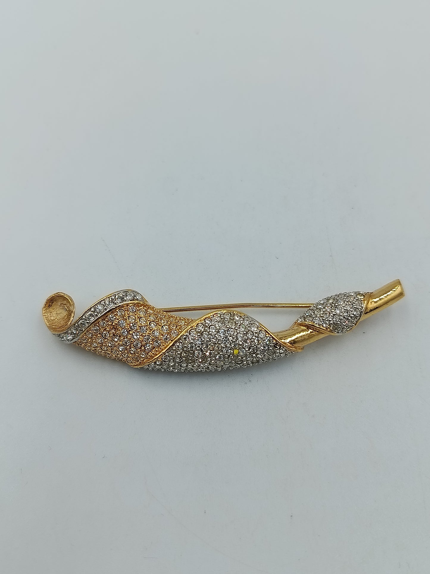 Elegante Vintage Brosche in Goldoptik mit Strass – geschwungenes Design