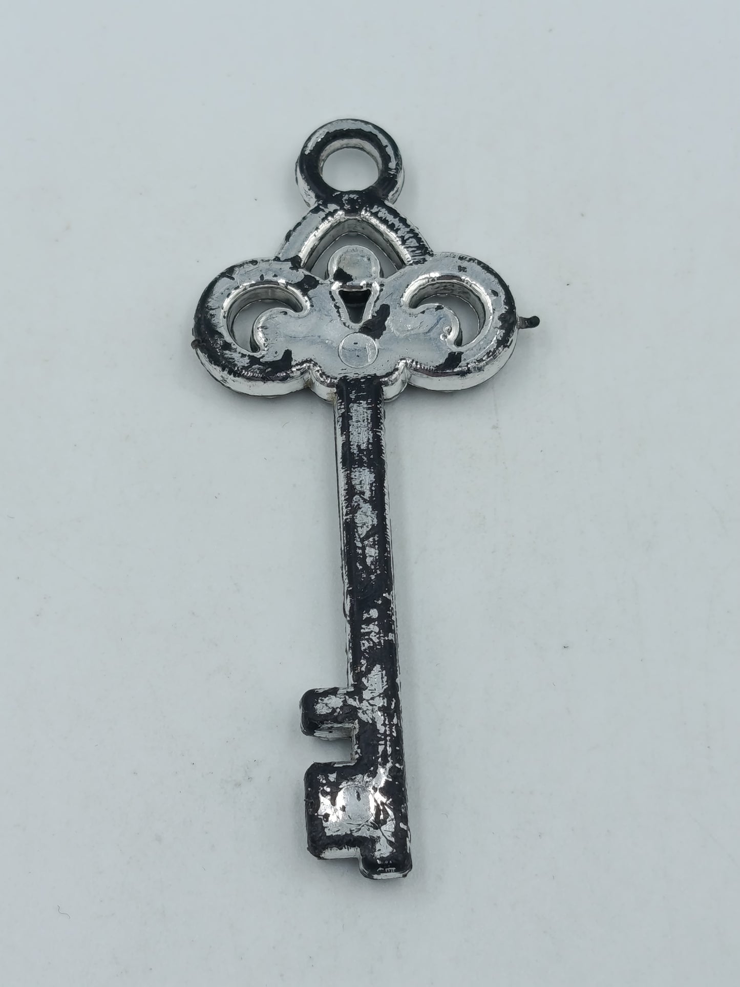 Vintage Schlüssel Anhänger / Schmuckanhänger in Silberoptik mit Strass