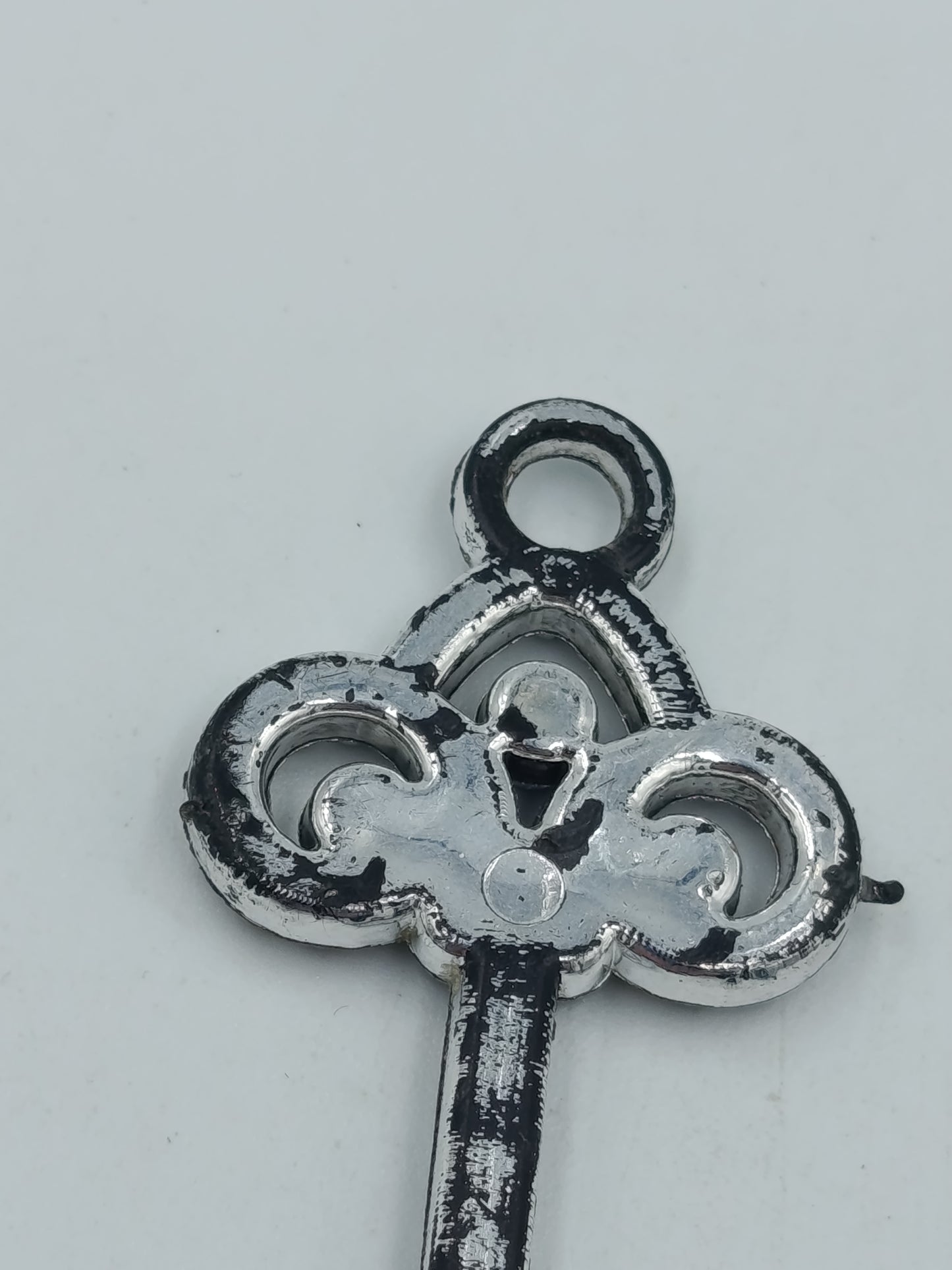 Vintage Schlüssel Anhänger / Schmuckanhänger in Silberoptik mit Strass