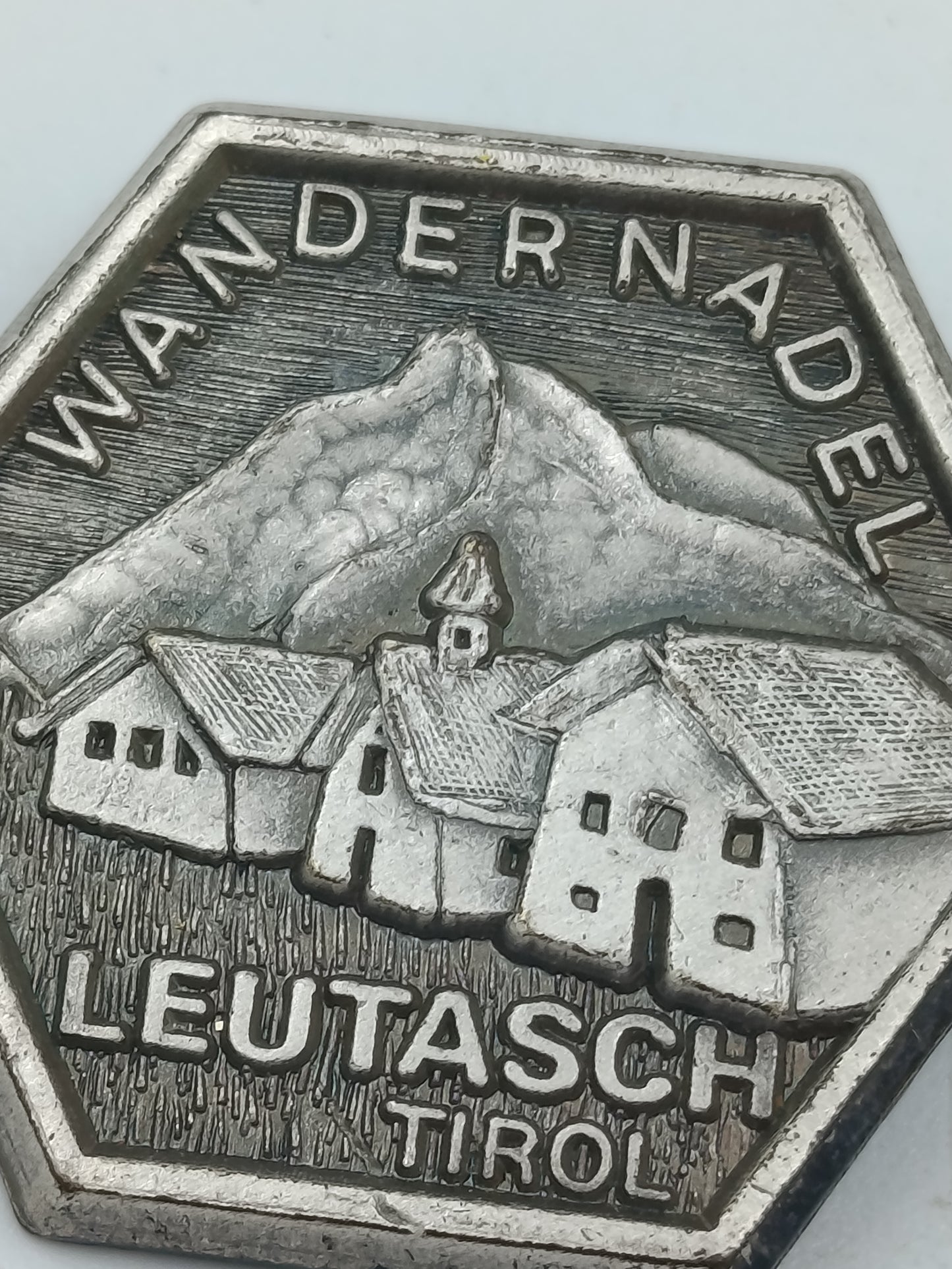 Vintage Brosche „Wanderadel Leutasch Tirol“ – Alpen Motiv